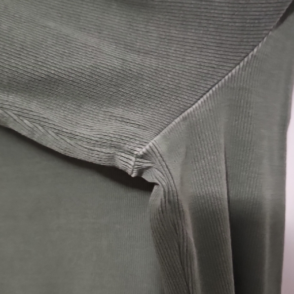 Old Navy Women's Forest Green Long Sleeve Top - Picture 6 of 6